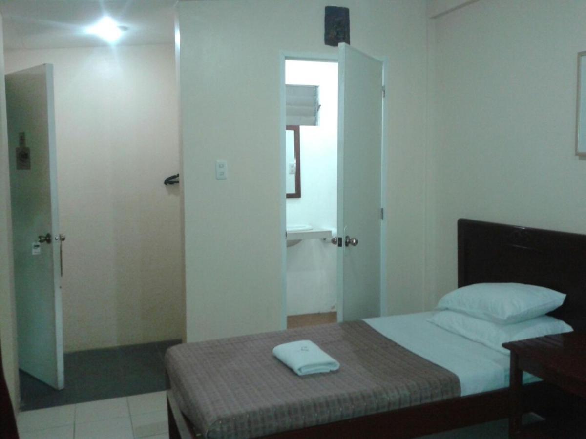 11Th Street Bed And Breakfast Bacolod Exterior foto